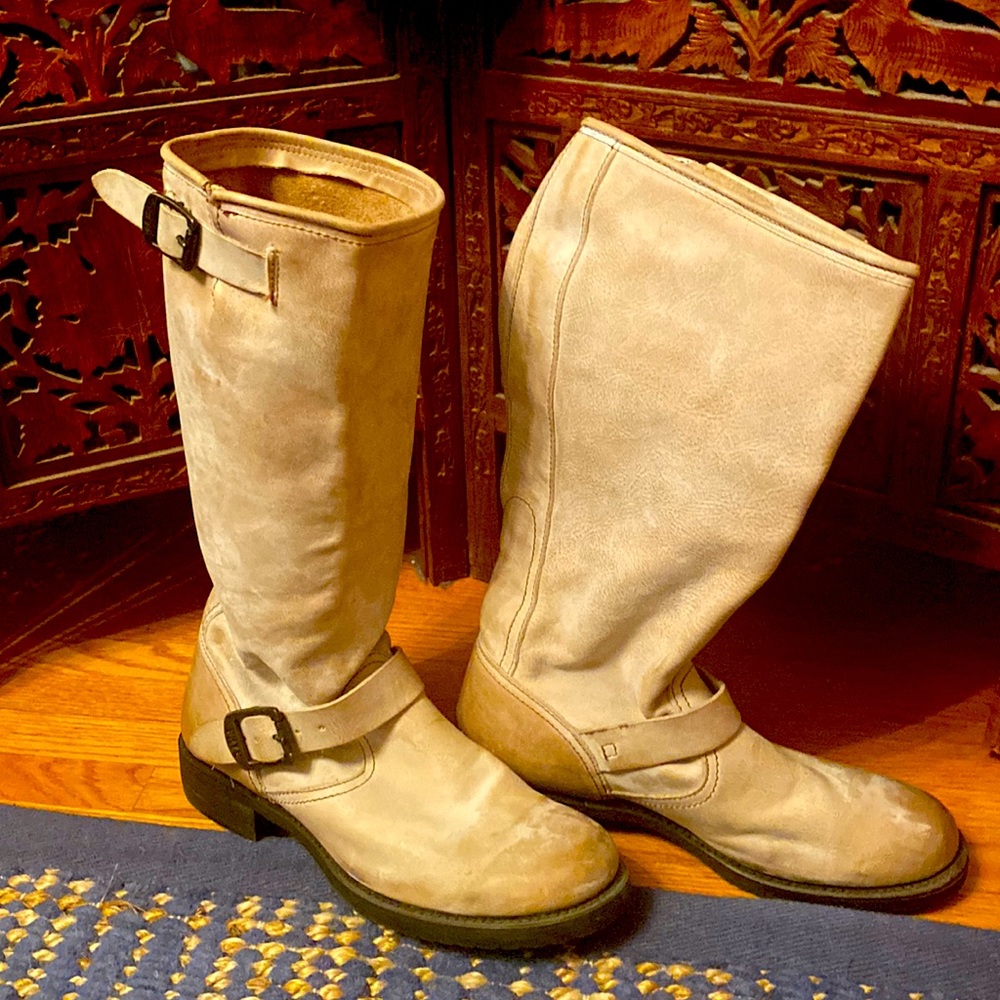 Melissa tall belted boots